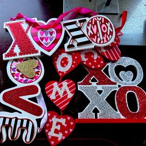 Four different wooden Valentines Day Decor